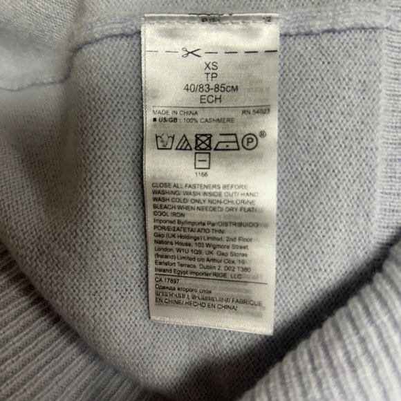 Banana Republic Cashmere 3 Button Cropped V-Neck Sweater - Size XS - Picture 6 of 6